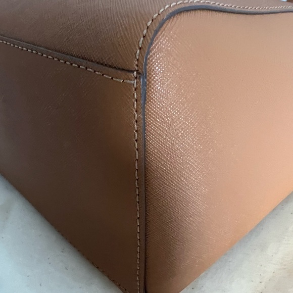 Tory Burch Emerson Bucket Tote - Picture 5 of 11